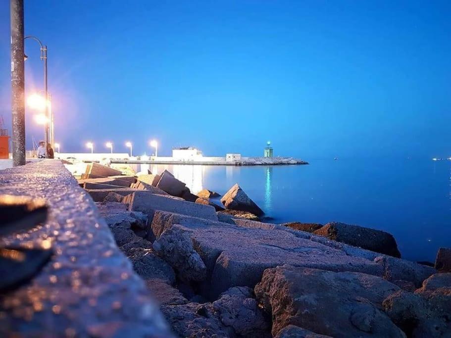 Comodo Appartamento A Crotone Exteriör bild