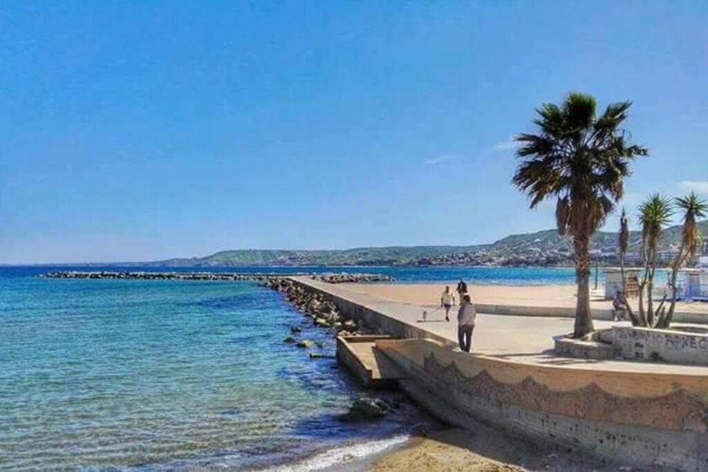 Comodo Appartamento A Crotone Exteriör bild