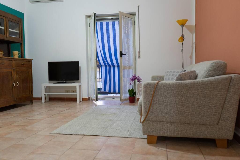 Comodo Appartamento A Crotone Exteriör bild